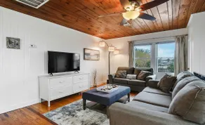 Cozy cottage by the Sea -near downtown with patio! - Image 2