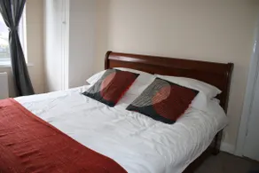 House near Epsom, ideal for business travelers - Image 2