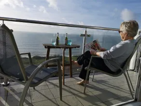 Apartment with Fabulous sea views near Bournemouth - Image 2
