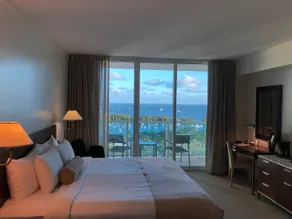 Studio King de Luxe avec Balcon Privé - Vue sur Océan - Coconut Grove historique! - Image 2