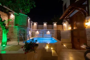 Private villa with pool - Image 2