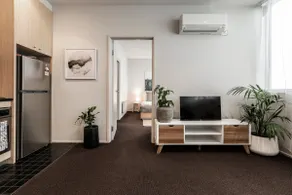 Beautiful one bedroom Collingwood gem - Image 2