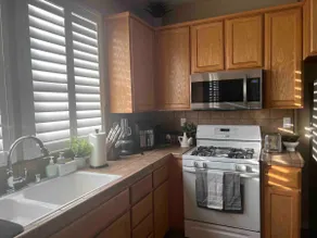 Clean Beautiful Professionally Furnished Lux Home - Image 5