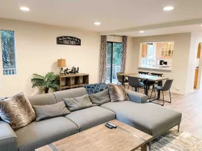 La Gracia @ Edmonds Remodeled Home with AC - Image 2