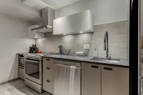 B06 | Spacious Apt King bed | Near Old Quebec - Image 4