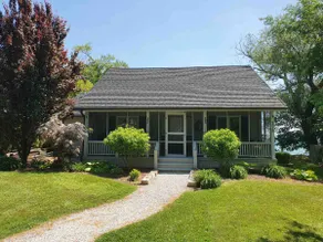 Cozy 2 Bedroom Lakeview Cottage - Image 2