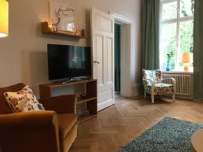 Artistic and light 2 room apartment in SoFo 65sqm - Image 3