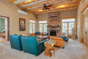 Green Acres Luxury Estate on 4 Acres 8m to Plaza! - Image 2