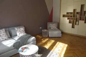 Lussy's Lovely Top Center Apartment - Image 3