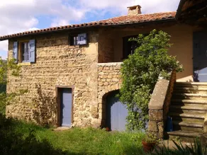 Ancienne ferme en pierre, rénovée avec goût, au cœur des monts du Lyonnais - Image 5