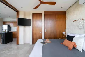 Spacious Apt. W/Fast Wifi & King Bed - Image 2