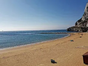 Lovely 2 bedroomed apartment on the Beach - Image 2