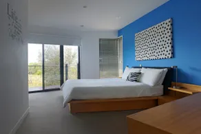 Designer beach house - Image 4