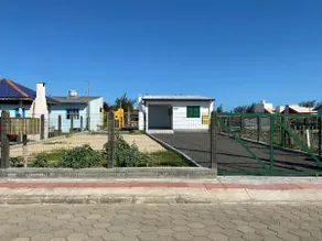 House with patio 200 meters from the sea in Balneário Gaivota - Image 2