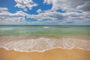 Charlie’s Beach House. - Image 2