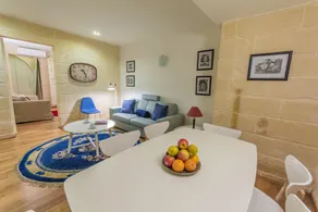 Spacious central Valletta house - Image 2
