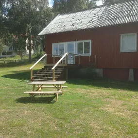 Close to the lake, beautiful and fresh. - Image 2