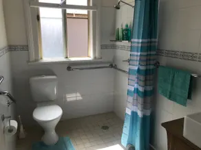 Style and Value House. Close to CBD. free Wifi - Image 5