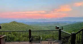 The Sun Lodge-Cozy, Secluded & Breathtaking Views - Image 5