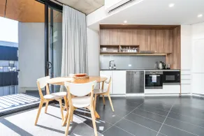 Spacious Kingston Foreshore 1BR Apt - Hosted by Canstay - Image 2