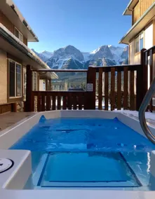 Newly Reno/2 BR 1.5 Bath/Sleep 8 A/C @Banff gate - Image 2
