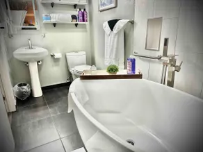 The Deep Soaking Tub Suite with AC - Image 3