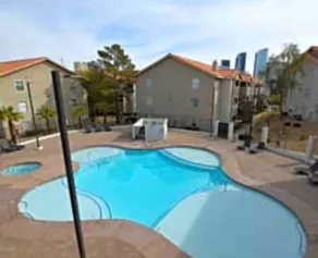 One bedroom with hot tub & 2 pools close to strip - Image 3