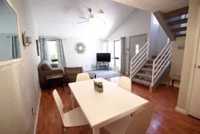 Bright, Private & Peaceful Lofted Retreat - Image 5