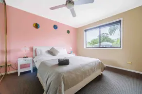 Incredible Lakeview Home in Morisset Pets Welcome - Image 5