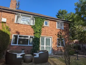 Lovely 2 bedroom apartment with a garden - Image 2
