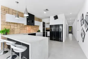 KENNEDY EXECUTIVE TOWNHOUSE – LUXURIOUS & SPACIOUS - Image 3