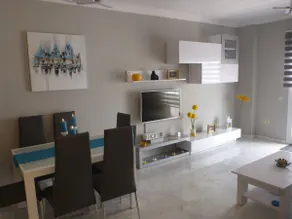 Moderne central lejlighed med stor privat haveterrasse - Image 2