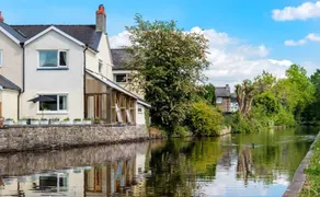 Beautiful waterfront cottage with stunning views - Image 5