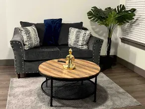 7 Min from IAH Business-Ready Apt w Pool & Wi-fi - Image 3