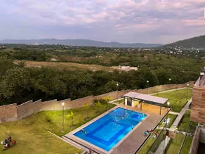 Beautiful apartment with a pool and amenities - Image 5