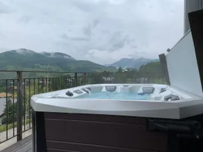 Couples retreat - low cleaning fee -private hottub - Image 3