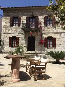 Stone Villa 1869 I2, in the heart of Skiathos town - Image 2