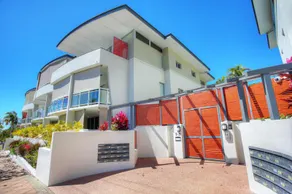 Resort Style Apartment on Gregory - Image 3