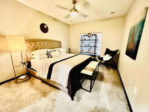Iowa City Area Urban Oasis-Stylish, Quiet, Clean! - Image 3