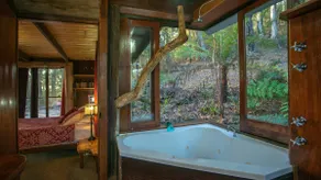 Love Cabin - Image 2