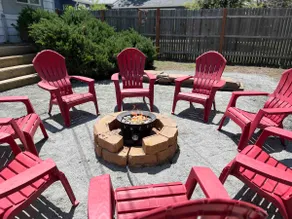 Super COZY Home- Fire Pit, 75”TV, GigWiFi, WD - Image 2