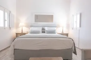 Easy-Access Studio · Walk to Caldera, Imerovigli - Image 4