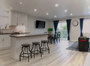 Modern Oceanview 2-Bed Apartment Home - Image 3