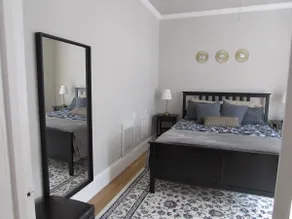 Urban Apartment in Rockridge Neighborhood - Image 5