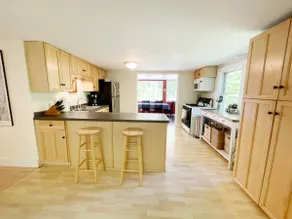Serene & Cozy 3BR Home w/ Large Deck on River - Image 4
