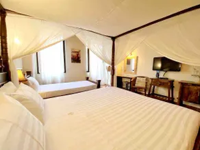 Spacious boutique room. - Image 3