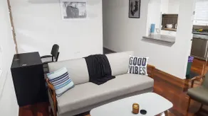 Retro Styled 3 Bed with Air-Cond, Wifi and Netflix - Image 2