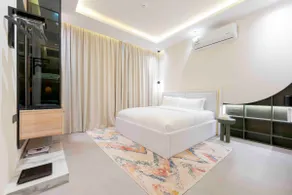 Spacious Al Wadi Home with Free Parking - Image 5