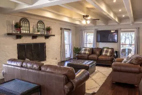Rustic Country Acreage with Private Pool and Spa - Image 2