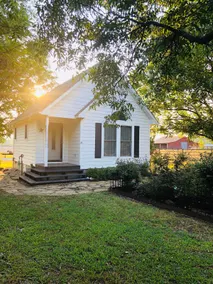Cozy Country Cottage - Image 3